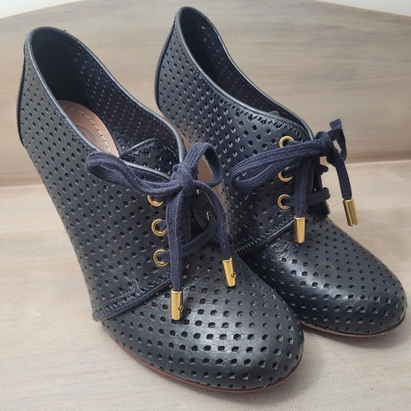 Tory Burch Women's Victor Perforated Leather Wedge Shoes 6.5 Navy Blue Brown - Picture 14 of 14